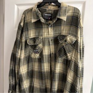 Men's Casual Plaid Button-Down Shirt in Green and Cream
